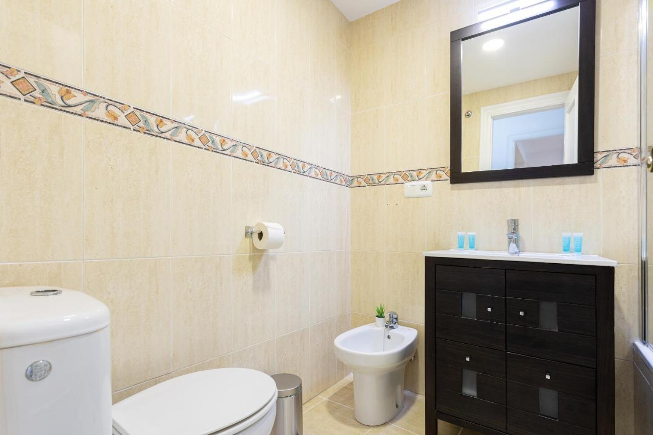 Holidays2Malaga Capuchinos French Balconies, Private Parking, Wifi & Air Con מראה חיצוני תמונה